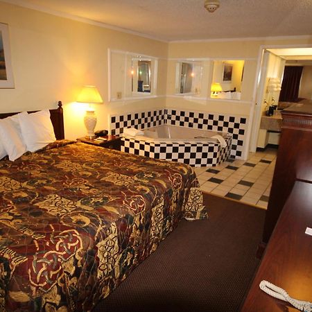 Rodeway Inn & Suites Saginaw Δωμάτιο φωτογραφία