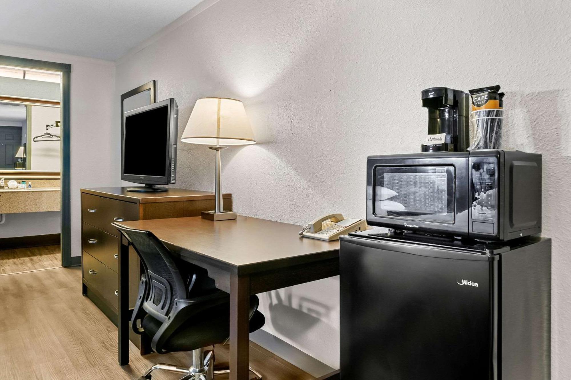Rodeway Inn & Suites Saginaw Εξωτερικό φωτογραφία